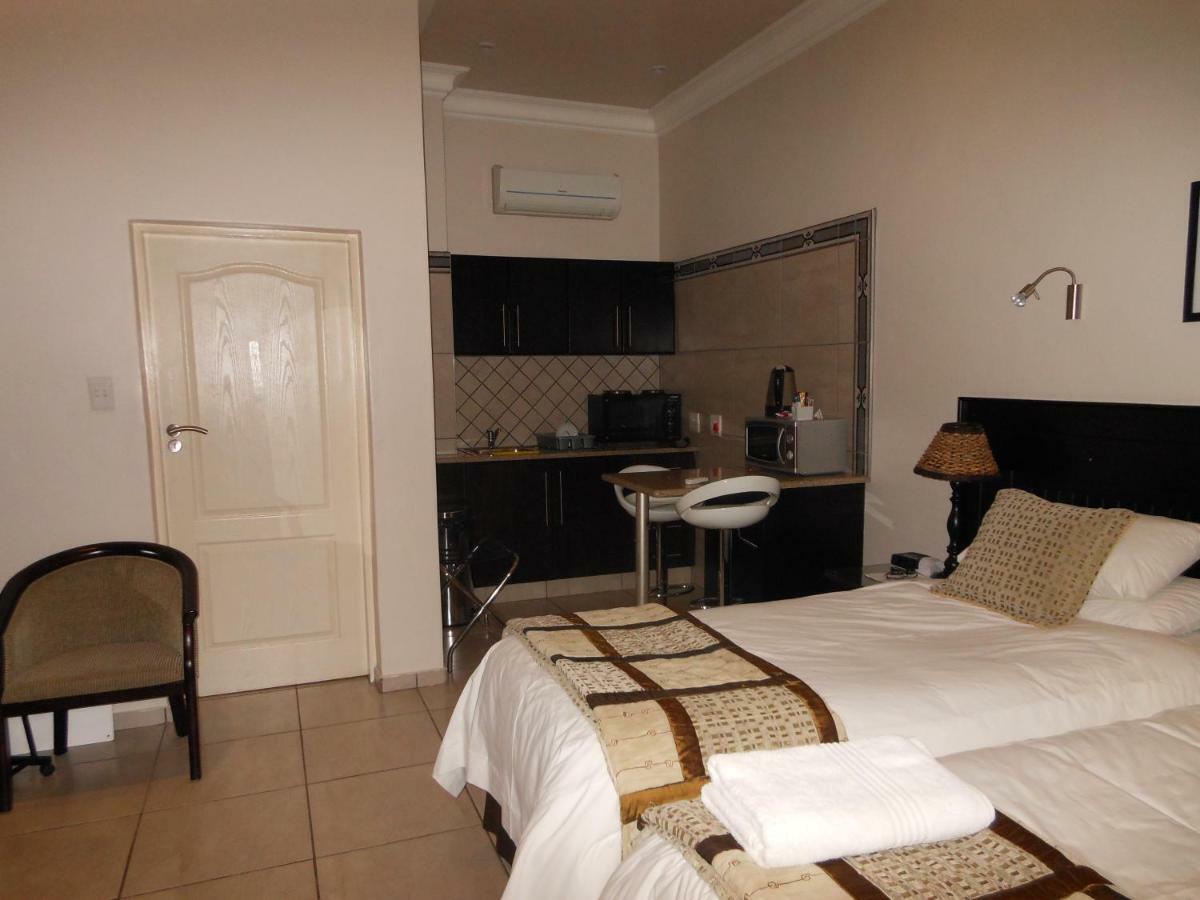 Goodey'S Guesthouse Pretoria-Noord Eksteriør bilde